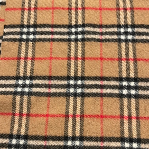 Burberry authentic scarf - Picture 2 of 4